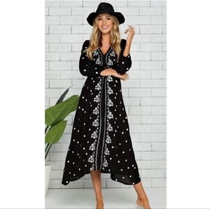 Aullnise Black and white embroidered Bohemian Hippie dress size M